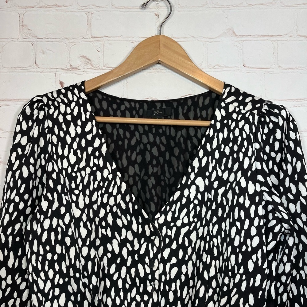 J Crew Long Sleeve Peplum Button Front Top in Printed Satin Crepe Size 2 - Picture 2 of 12
